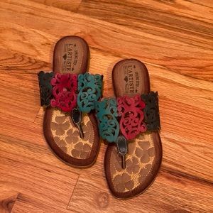 L’ARTISTE sandals By Comfort Soles